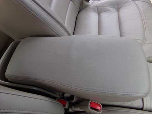 Used 2003 Cadillac De Ville Sedan w/ Comfort & Convenience Package image 33