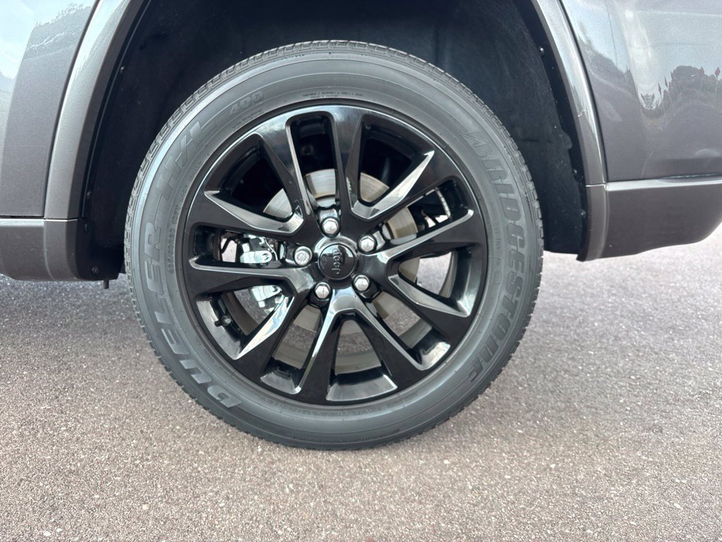 Used 2021 Jeep Grand Cherokee Laredo X AWD/4WD image 38