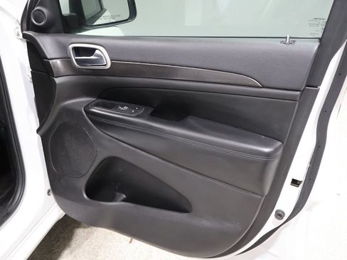 Used 2018 Jeep Grand Cherokee Altitude AWD/4WD image 30