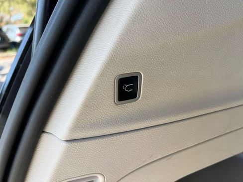 Used 2024 Chrysler Voyager LX image 23