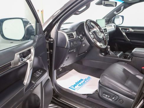 Used 2023 Lexus GX 460 Premium w/ Premium Package image 3