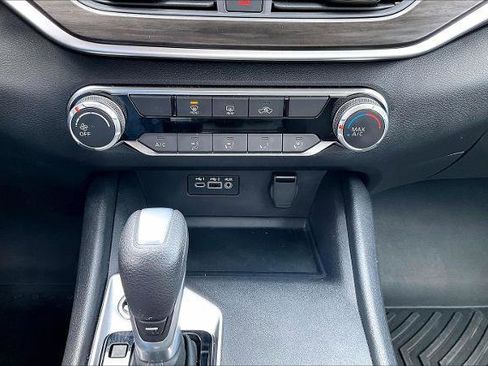 Used 2025 Nissan Altima 2.5 SV image 15