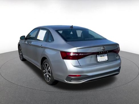 Used 2025 Volkswagen Jetta SE image 5