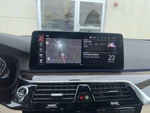 Used 2021 BMW 530i xDrive w/ M Sport Package image 5