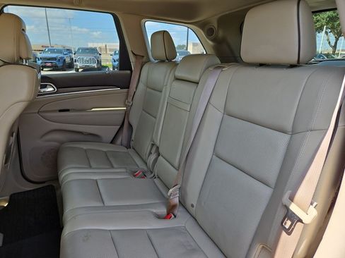 Used 2016 Jeep Grand Cherokee Overland AWD/4WD image 18