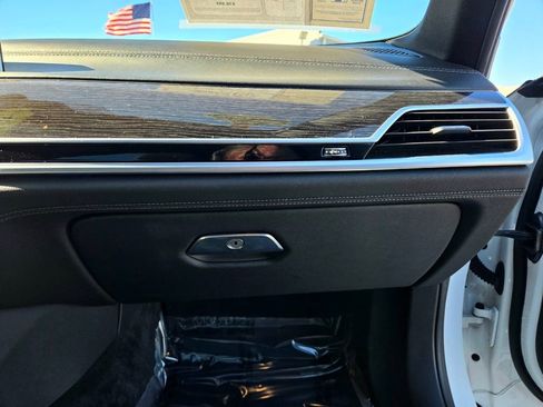 Used 2018 BMW 740e xDrive w/ M Sport Package AWD/4WD image 60