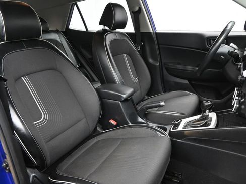 Used 2023 Hyundai Venue Limited w/ Cargo Package image 24