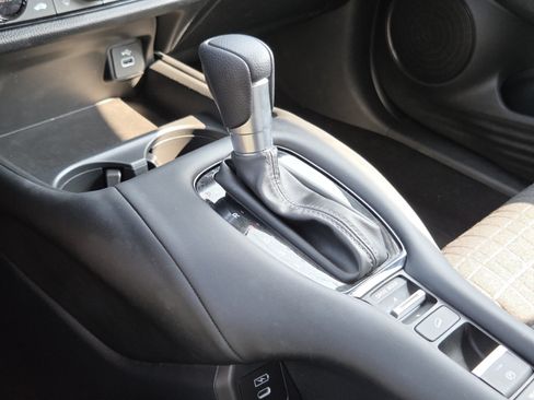 Certified 2024 Honda HR-V LX image 31
