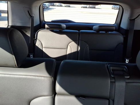 Used 2023 GMC Acadia SLT image 14