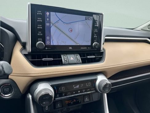 Used 2019 Toyota RAV4 Limited AWD/4WD image 21