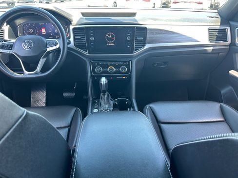 Certified 2023 Volkswagen Atlas Cross Sport SE w/ Black Wheel Package AWD/4WD image 19