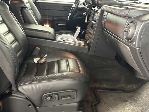 Used 2005 HUMMER H2 w/ Preferred Equipment Group image 14
