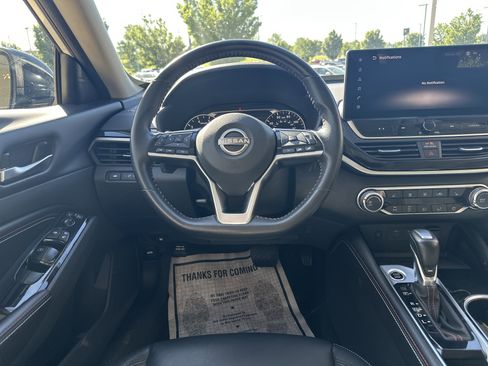 Used 2023 Nissan Altima 2.5 SR w/ SR Premium Package FWD image 16