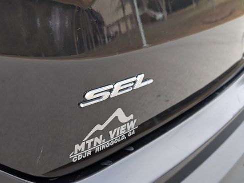 Used 2023 Ford Edge SEL image 10