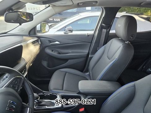 Used 2026 Buick Encore GX Sport Touring w/ Comfort Package FWD image 7