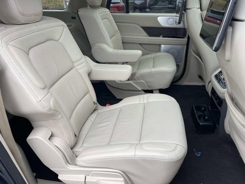 Used 2021 Lincoln Navigator L Reserve w/ Luxury Package image 24