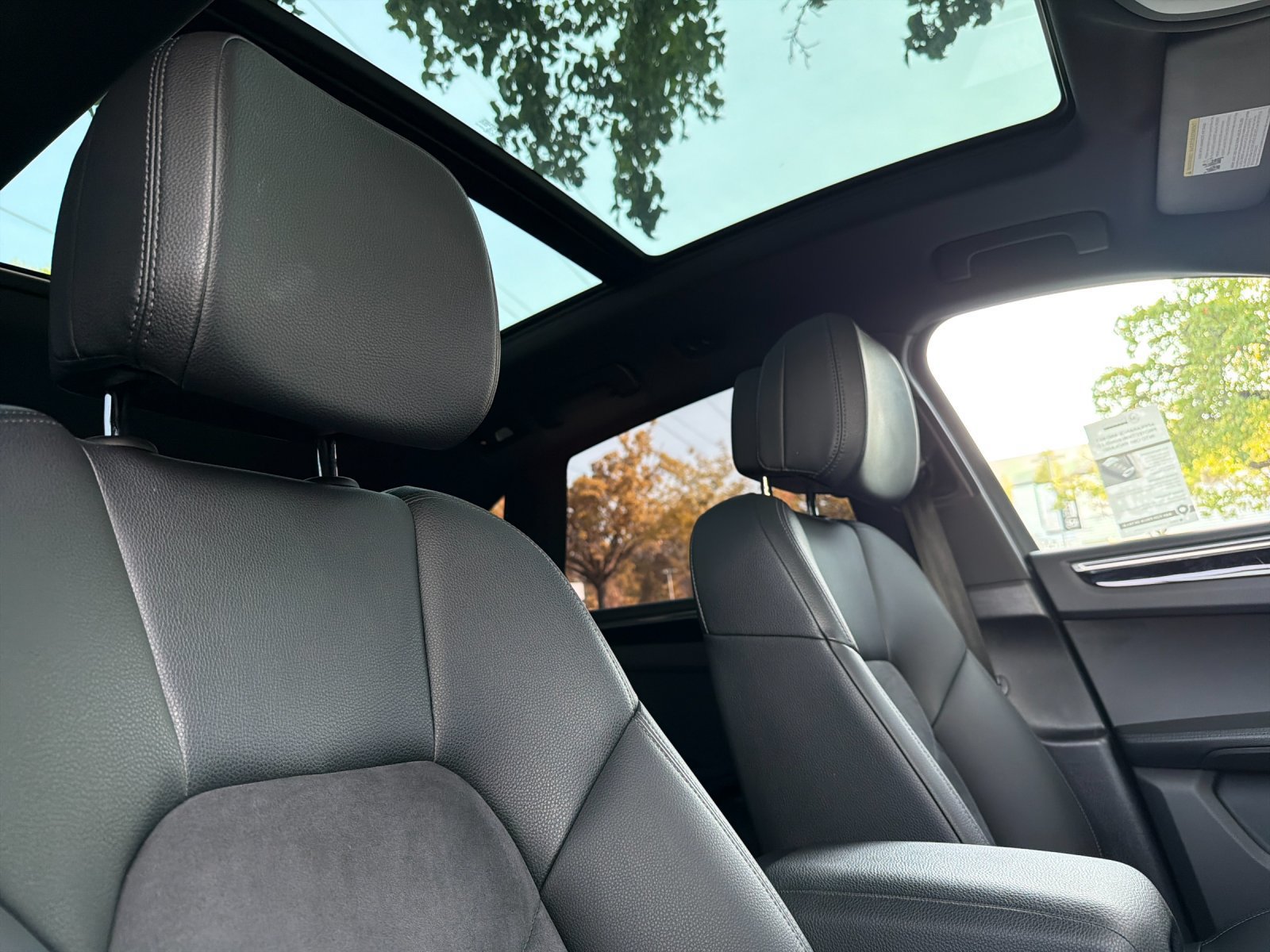 Used 2020 Porsche Macan AWD/4WD image 16