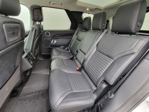 Used 2024 Land Rover Discovery S image 17