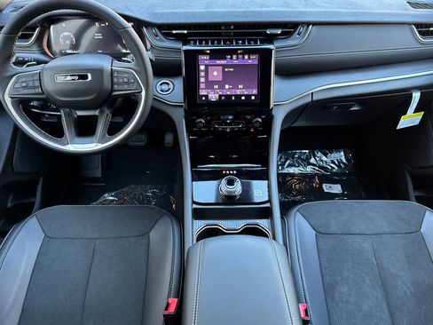 New 2025 Jeep Grand Cherokee L Altitude image 12