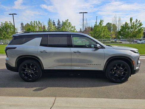 Used 2026 Chevrolet Traverse RS w/ LPO, Floor Liner Package AWD/4WD image 6