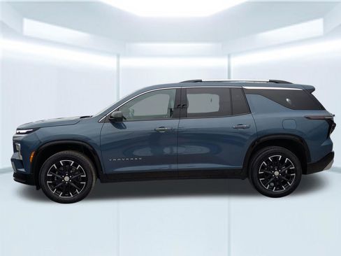 Used 2024 Chevrolet Traverse RS FWD image 2