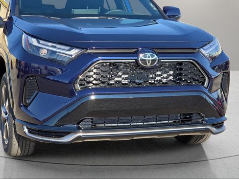 Certified 2025 Toyota RAV4 SE AWD/4WD image 7