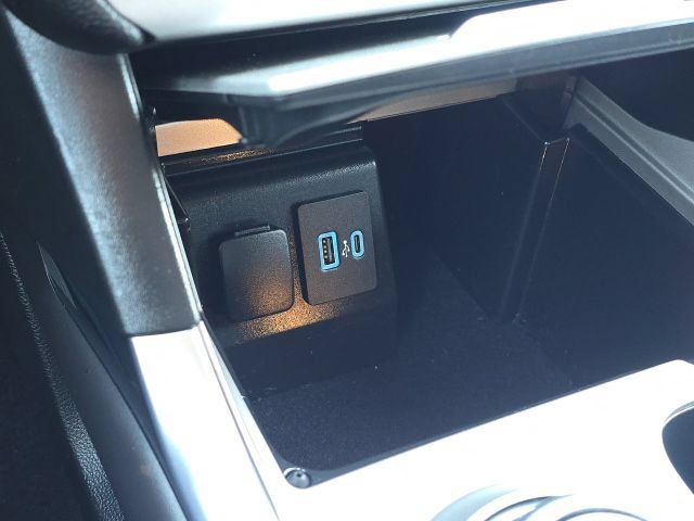 Used 2024 Ford Explorer XLT w/ Equipment Group 202A RWD image 33