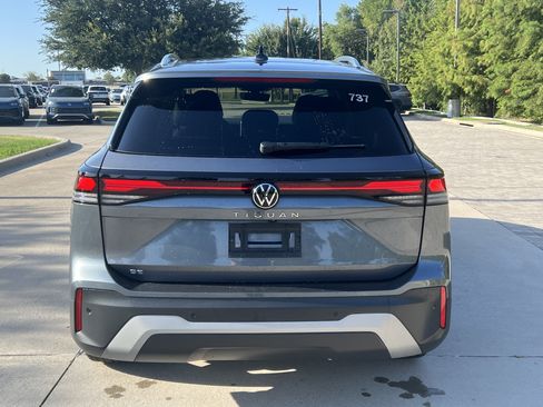 Certified 2026 Volkswagen Tiguan SE FWD image 8