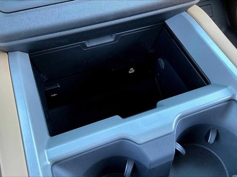 New 2025 Land Rover Defender 90 V8 image 21