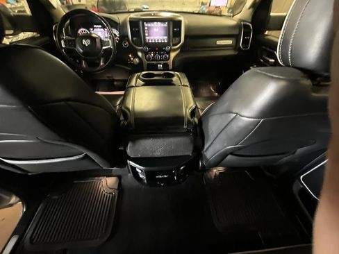 Used 2019 RAM 1500 Laramie AWD/4WD image 3