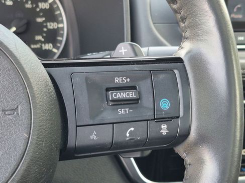 Used 2021 Nissan Rogue SL FWD image 16