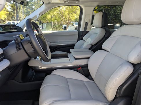 Certified 2025 Lincoln Navigator Reserve image 24