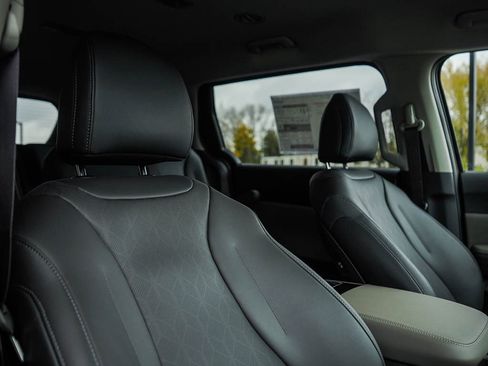 New 2026 Kia Carnival LXS image 11