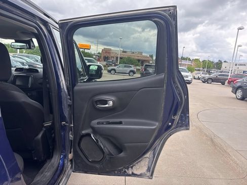 Used 2018 Jeep Renegade Altitude AWD/4WD image 27