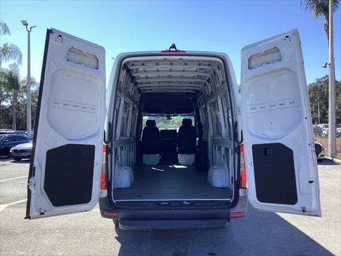 Used 2022 Mercedes-Benz Sprinter 2500 image 18