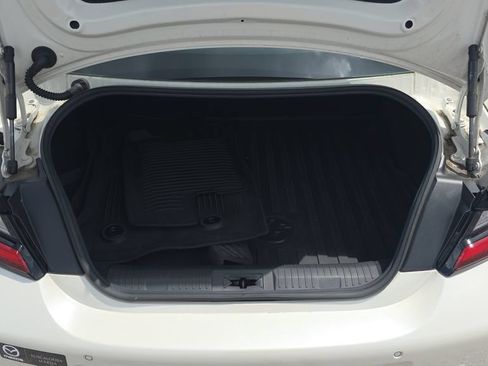Used 2023 Toyota GR86 RWD image 9