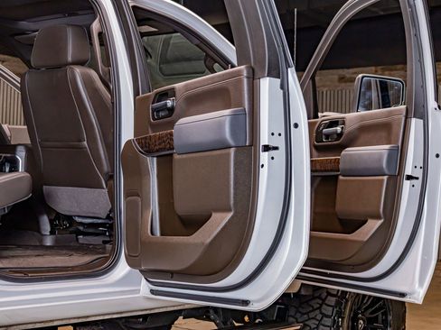 Used 2022 GMC Sierra 2500 Denali w/ Denali Ultimate Package image 32