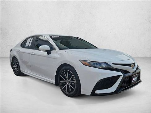 Used 2023 Toyota Camry SE w/ Audio Upgrade Package FWD image 3