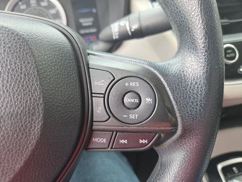 Used 2022 Toyota Corolla LE FWD image 13