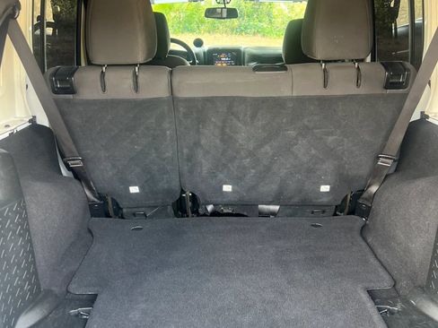 Used 2018 Jeep Wrangler Unlimited Sport S AWD/4WD image 13