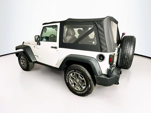 Used 2016 Jeep Wrangler Rubicon w/ Power Convenience Group image 5