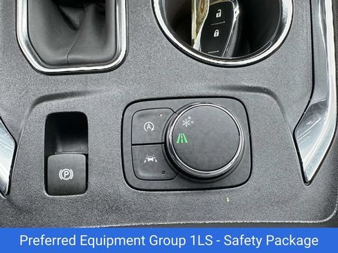 Used 2023 Chevrolet Traverse LS w/ Safety Package FWD image 9
