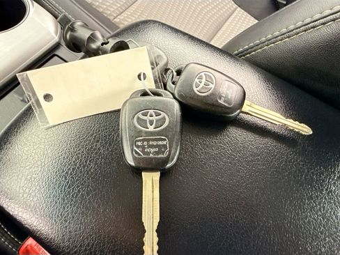 Used 2013 Toyota Camry image 17