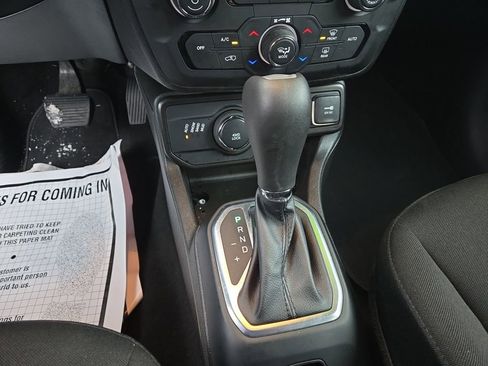 Used 2021 Jeep Renegade Latitude image 24