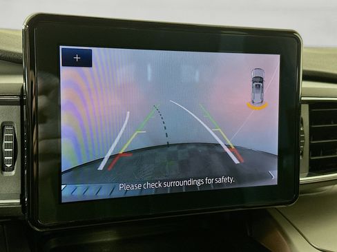 Used 2022 Ford Explorer XLT w/ Equipment Group 202A image 13