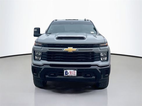Used 2025 Chevrolet Silverado 2500 Custom w/ Custom Value Package image 2