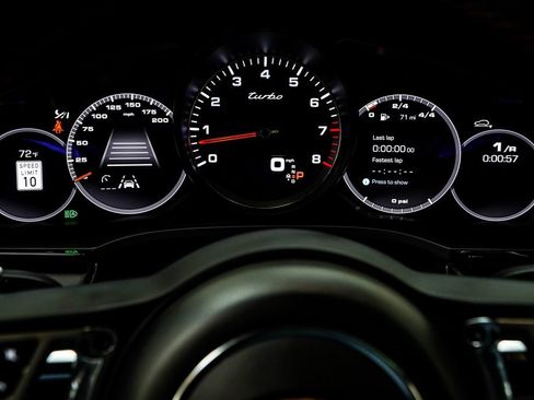 Used 2021 Porsche Cayenne Turbo image 33