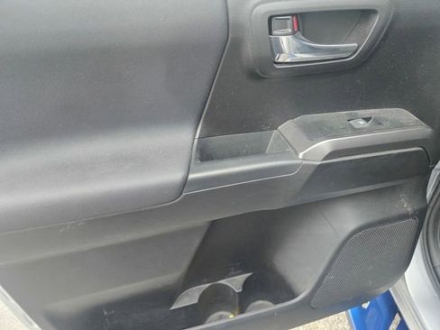 Used 2021 Toyota Tacoma TRD Sport w/ Technology Package image 17