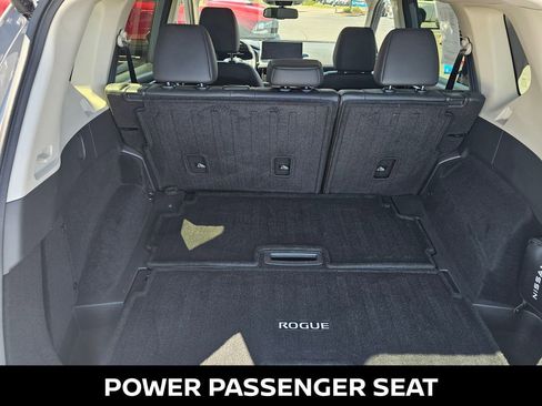 Used 2025 Nissan Rogue SL AWD/4WD image 11