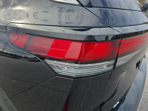 New 2026 Volkswagen Tiguan SE FWD image 31